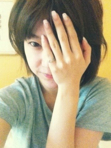 ssorounding's tweet photo. 수상할정도로 침대셀카가 많은여자ㅋㅋ https://t.co/9r3WsZZnmm