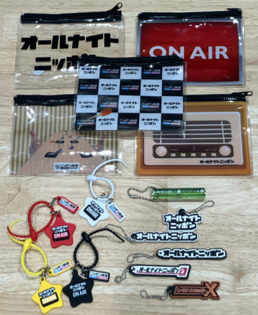 gacha_product's tweet photo. 🐻フォロワー２０万人達成記念🌳
🎁🎉#プレゼントキャンペーン🎊🎁

❥・・・ ┈┈ ┈┈ ୨୧ ┈┈ ┈┈ ・・・ ❥
いつもありがとうございます💖感謝を込めて…

過去 #オールナイトニッポン コラボ商品３点 ＋ 非売品さがらポーチの豪華４点セットを１０名様に #プレゼント🎁🥰
❥・・・ ┈┈ ┈┈ ୨୧ ┈┈ ┈┈ ・・・ ❥

➽──────❥ セット内容  ➽───────❥
・ガチャガチャの森のクマデザインさがらポーチ(非売品❣)１点
・過去オールナイトニッポンコラボ商品３点
（※ランダムでのお届け・画像は一例です）
➽─────────❥➽─────────❥

✅応募方法✅
①@gacha_productをフォロー
② こちらの投稿をリポスト

✅応募〆切✅
１０月１８日(日)まで

もうお店では見ることのない？クリアポーチやラバーマスコットなどもご用意しております📻✨
どんな組み合わせが届くかはお楽しみ🎁

たくさんのご応募お待ちしております🥰