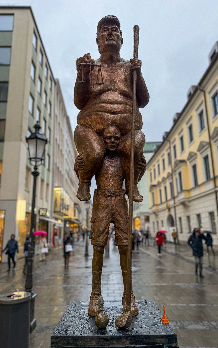 PicturesFoIder's tweet photo. Golden naked Trump statue unveiled at European Parliament

The 2.5 meter sculpture, titled 'The Orange Plague', was created by Danish artist Jens Galschiøt and depicts Trump sitting on another figure’s shoulders while holding a golf club https://t.co/y3DcXd7KXc