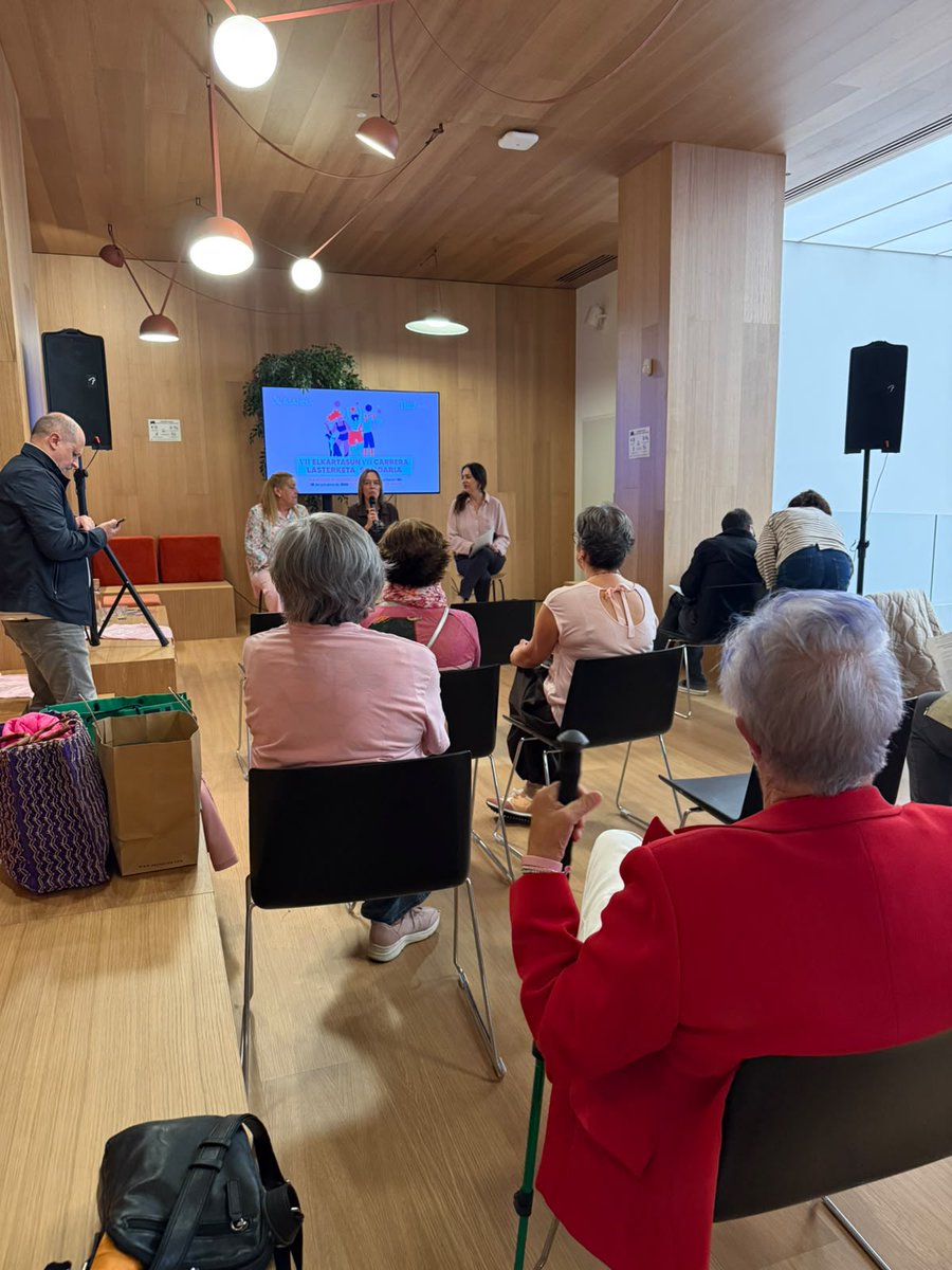 asammavitoria's tweet photo. 🎥 Presentación en rueda de prensa de la VII Carrera Solidaria. #ASAMMA y @VitalFundazioa la han presentado junto al Ayuntamiento.
 
📍 La cita será el 18 de octubre y destinará la recaudación íntegra a @GEICAM, organización que lidera la investigación del cáncer de mama. https://t.co/AkRRkiafdw