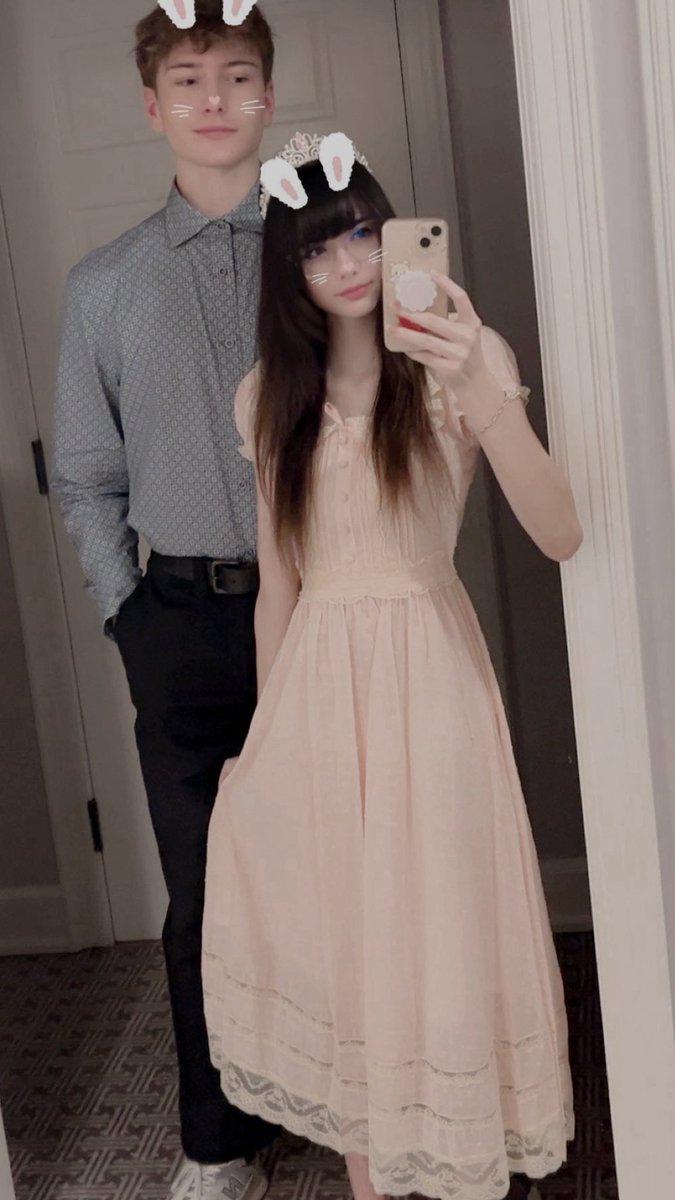 stoiclocket's tweet photo. #ロリィタさんのオンとオフが見たい 

i am actually in pajamas a lot of the time.. but i like skirts and dresses too~🐇 https://t.co/JPMmZBudeK