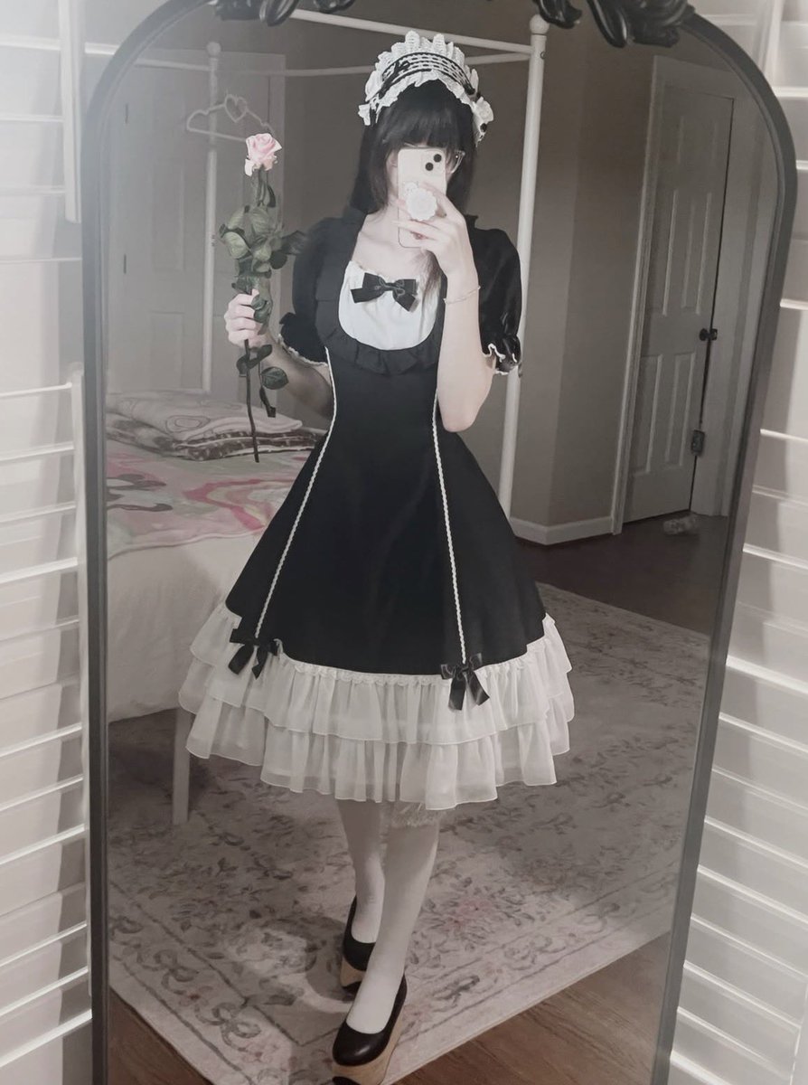 stoiclocket's tweet photo. #ロリィタさんのオンとオフが見たい 

i am actually in pajamas a lot of the time.. but i like skirts and dresses too~🐇 https://t.co/JPMmZBudeK
