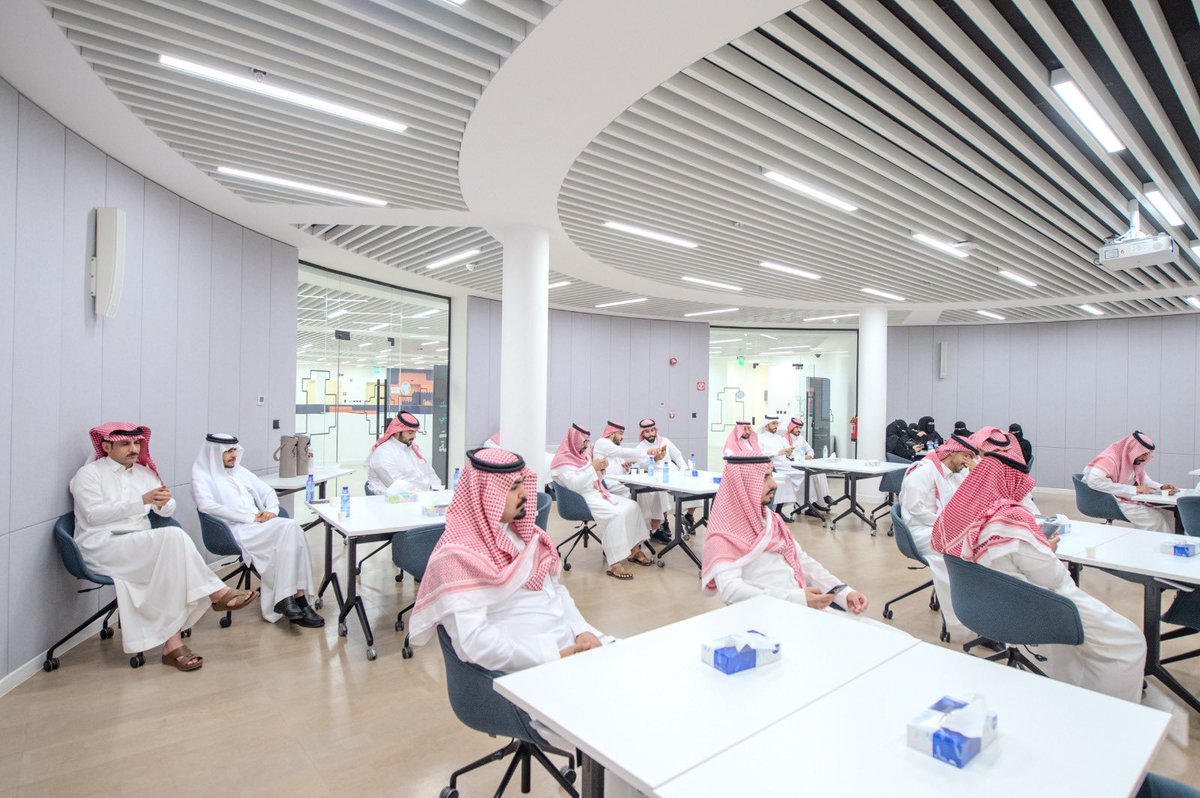 mishalaltamimi0's tweet photo. تشرفت هذا اليوم بزيارة البرنامج التدريبي «الذكاء الاصطناعي للقادة»، ضمن «برنامج الأمير عبدالعزيز بن سعد لبناء القدرات التقنية»، والاطلاع على سير البرنامج الهادف إلى تنمية مهارات منسوبي إمارة منطقة حائل في توظيف تقنيات الذكاء الاصطناعي ورفع كفاءة الأداء المؤسسي.

خالص الشكر لسمو أمير منطقة حائل وسمو نائبه على دعمهما واهتمامهما بتنمية القدرات الوطنية، كما أشكر معهد دؤوب العالي للتدريب @daoob_2025 على تنفيذ البرنامج، وبيت الثقافة @CultureHousesSA بحائل على الاستضافة.