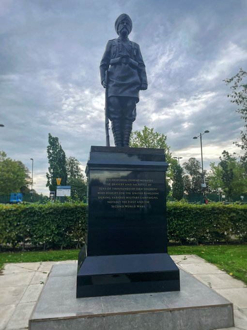 DrHelenFry's tweet photo. A memorial in Leicester’s Victoria Park standing as a poignant reminder of the bravery and sacrifice of tens of thousands of Sikh soldiers who fought for Britain across various campaigns, including the two World Wars: https://t.co/p6EalyD4qg