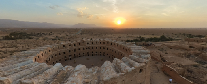_RuqayaFaraj_'s tweet photo. غروب الشمس على قصر الحاج 🧡🌅
مشهد من الجبل الغربي يخليك توقف وتتأمل في جمال بلادنا 🇱🇾😍
الرجبان وكل الجبل لهم حكاية وجمال خاص بيهم ❤️

#الرجبان #ليبيا #Libya https://t.co/Ah2x4ahu1F