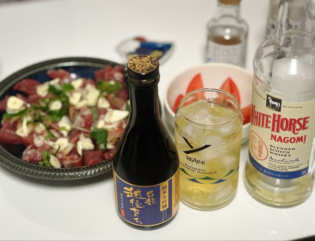 sugurouge's tweet photo. 鰹を買ってきたんでお酒にする
しかし最初の一杯は残り少ないホワイトホースでハイボール https://t.co/mc4D1wSRFy
