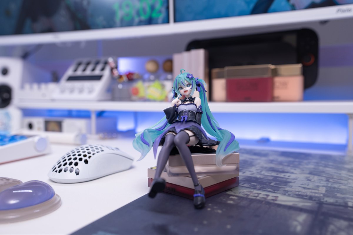 3_hyokkori's tweet photo. White……Hey, hey, look at Miku! 🦋
#desksetup #初音ミク https://t.co/0tMSnWB0JU