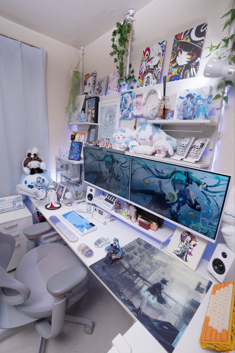 3_hyokkori's tweet photo. White……Hey, hey, look at Miku! 🦋
#desksetup #初音ミク https://t.co/0tMSnWB0JU