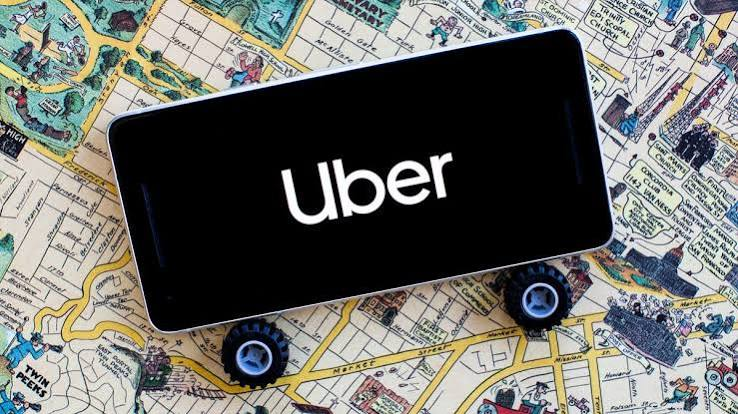PiyasaAkis's tweet photo. 🚨 UBER’DEN TÜRKİYE’YE 500 MİLYON DOLARLIK YATIRIM!

🇹🇷 Uber, Türkiye’deki yatırımlarını 2033 sonuna kadar 500 milyon dolara çıkaracak.

🚗 Uber, Türkiye’de 43 şehirde 60 binden fazla taksiyle faaliyet gösteriyor.

🍔 Trendyol Go ve Getir Yemek’in de Uber çatısı altında büyümesiyle teslimat tarafındaki faaliyetlerini genişletiyor.

💻 İstanbul’da kurulacak teknoloji merkezi, Uber’in global ürünlerinin geliştirilmesine de katkı sağlayacak.

📌 Uber, Türkiye’yi büyüme potansiyeli yüksek ve stratejik bir pazar olarak görüyor.

#Uber