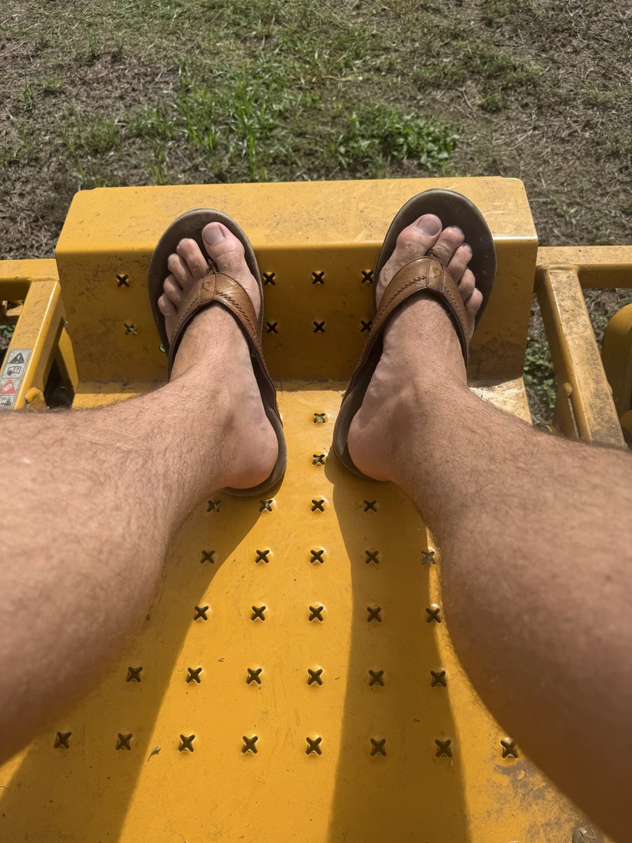 mrpfeet's tweet photo. Last week Texas received a lot of rain. Yesterday I started mowing the property. It usually takes me about 2 days to mow the whole thing. I used to wear boots and jeans to mow, but now I say fuk it and just wear shorts and my trusty Olukais. https://t.co/qgSnzHSH00