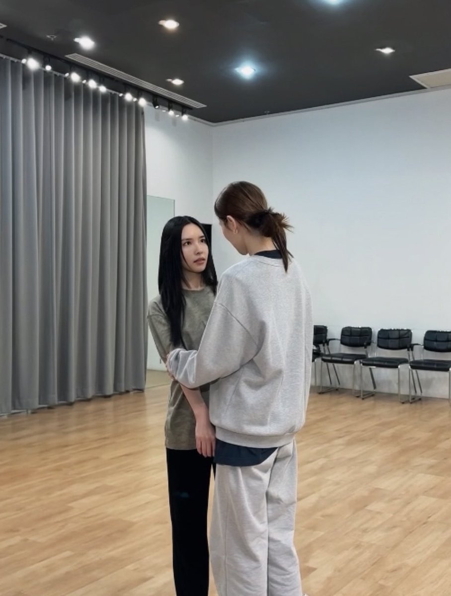 HnxngkhayP63190's tweet photo. "ไม่มีอะไรจะดีไปกว่า การได้เห็นเธอทำในสิ่งที่รัก
 และเป็นตัวของตัวเอง สู้ๆ นะ"พี่เตน้องนาม

#อันดาลูกแก้ว
#RemainTheseries https://t.co/GsvB6yzceX