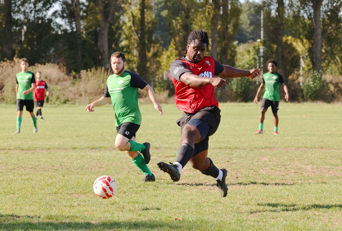 ParksFooty's tweet photo. Sunday Vase Round 1 @HFA_CountyCups matches at KGV on 04.10.26
Photos of @saturnroyalefc v Solent Sports Pompey at https://t.co/ONG3ItseWY
@Paulsgrove_A_FC Reds v Pompey Armada at https://t.co/ESBege7yBJ
#grassrootsfootball #copsl #parksfootball #kgv https://t.co/MMjpKXaw9G