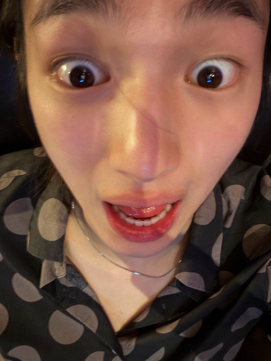 jjublog's tweet photo. why is he so funky 😭 im crine https://t.co/sqmGk5lOFT
