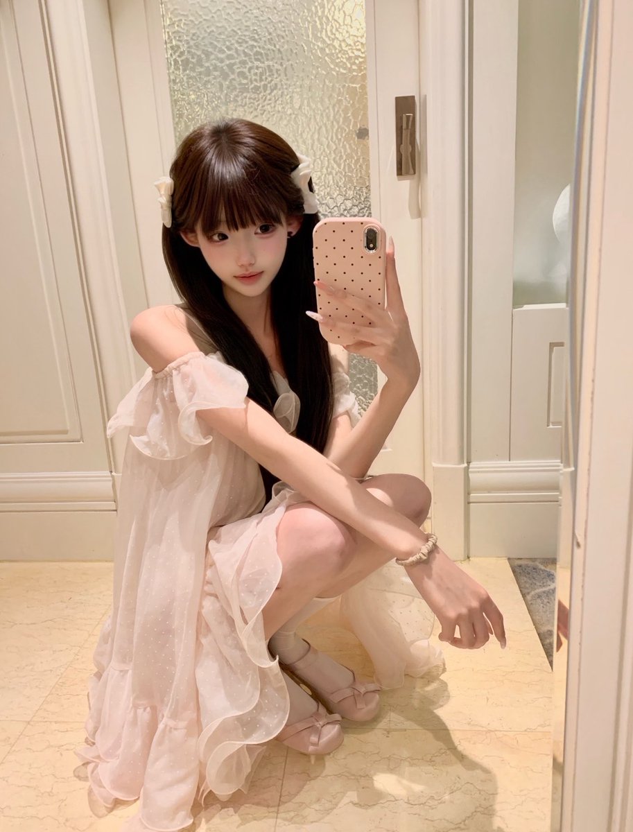 angela01pp1's tweet photo. 新人刚玩x…..真给看  

有人想锐评一下我16岁福嘛 🥹     

看完不许瞎说，赶紧看，我要删了 https://t.co/T7cxj0ToxI
