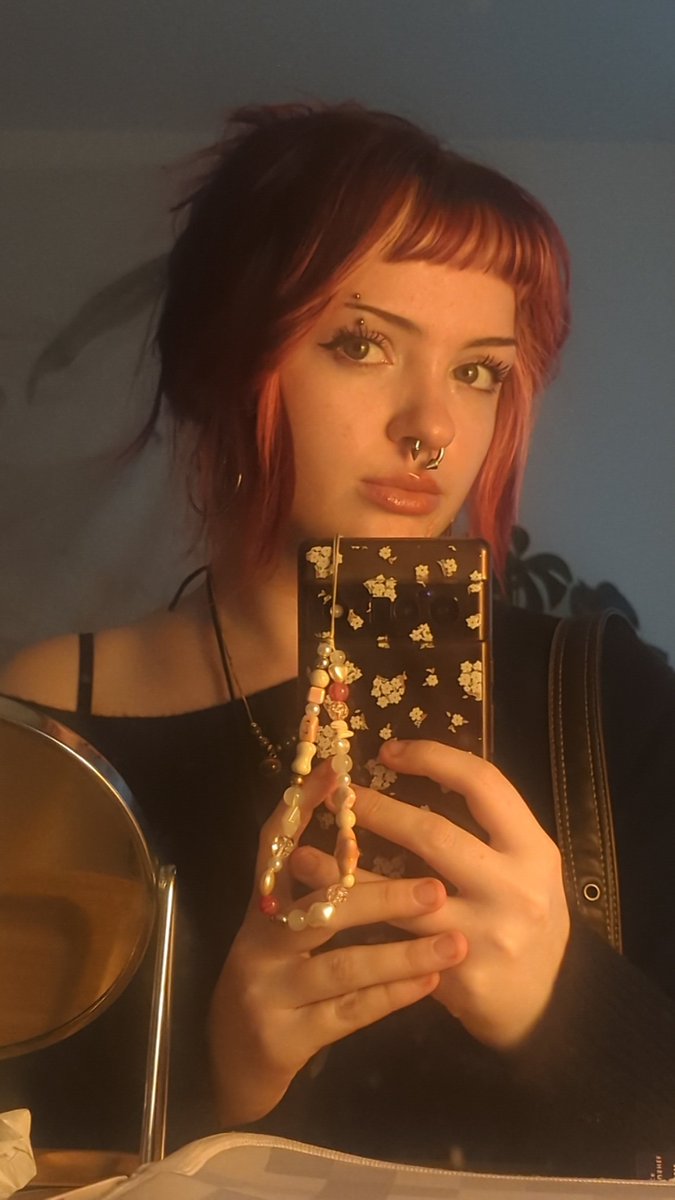 miomochaa's tweet photo. ive been feeling a lot more like myself lately which is nice https://t.co/5WiT4rbc6f