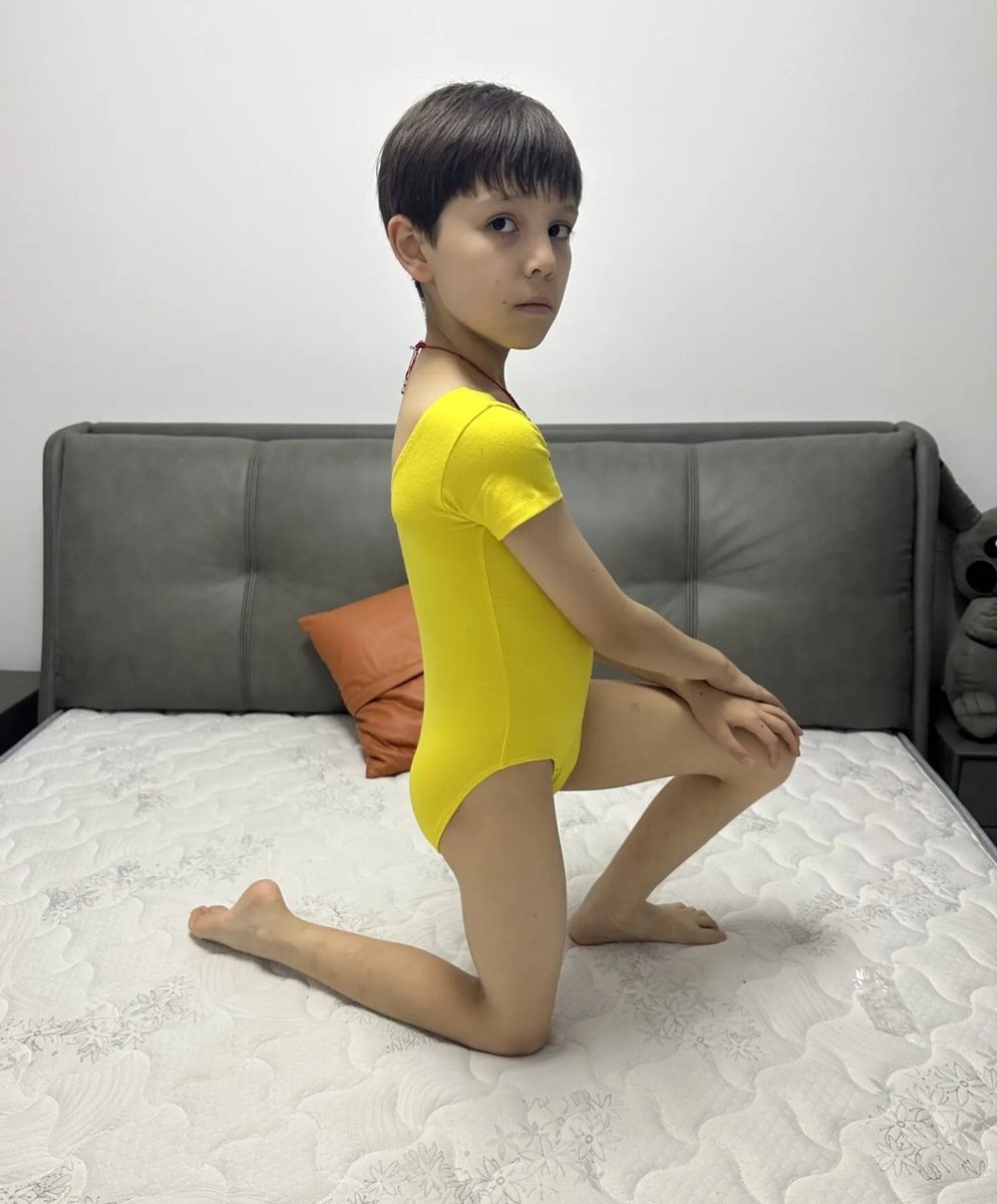syota300's tweet photo. セクシーなワンピース❣️ https://t.co/hD0DrlK8w3