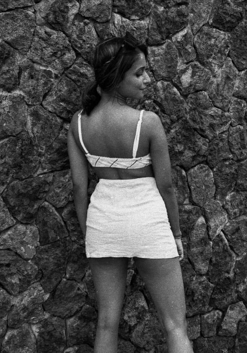 lavanyaa94's tweet photo. Black and white 🍿 https://t.co/CGsVgE2Sc5