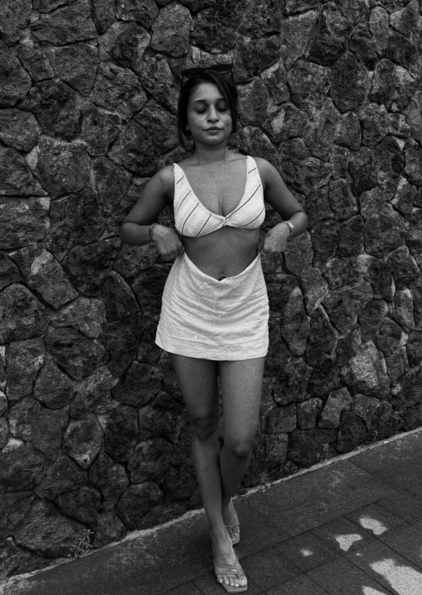 lavanyaa94's tweet photo. Black and white 🍿 https://t.co/CGsVgE2Sc5