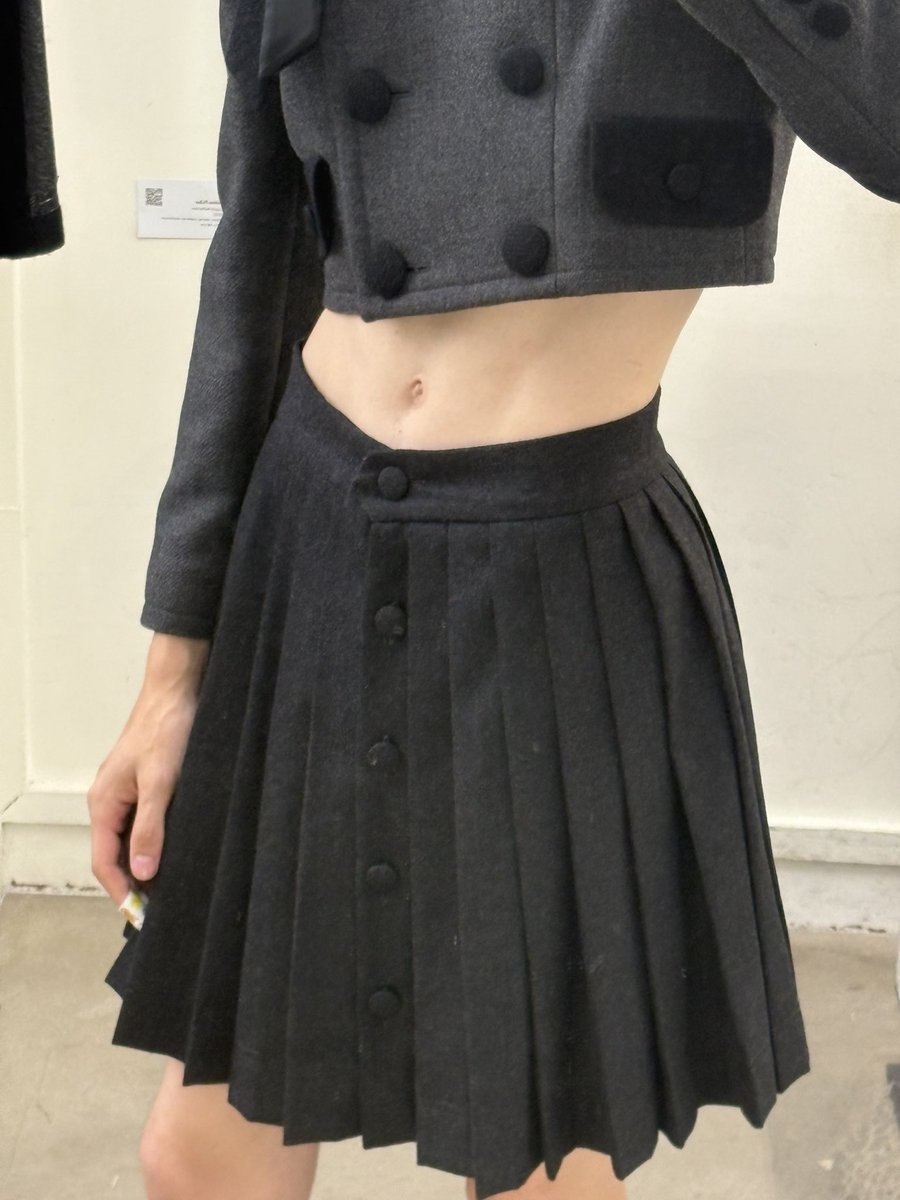 Quentescon's tweet photo. Do we like a man in a skirt ? https://t.co/rfvWiVtrfc