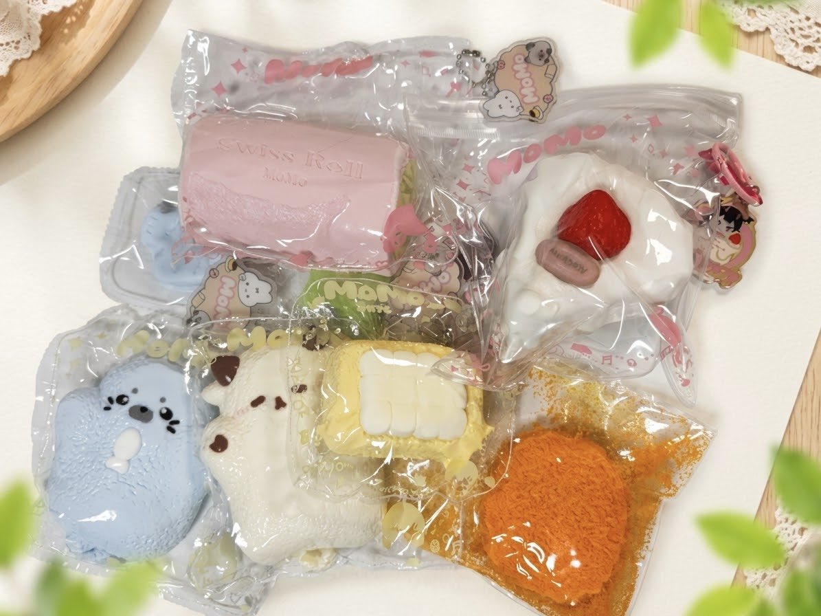ame_a0630's tweet photo. スクイーズ増えたなぁ。今回買った揚げ物と豆乳シリーズのミニスクイーズめっちゃよかった🥰 https://t.co/BBQe2BoItq