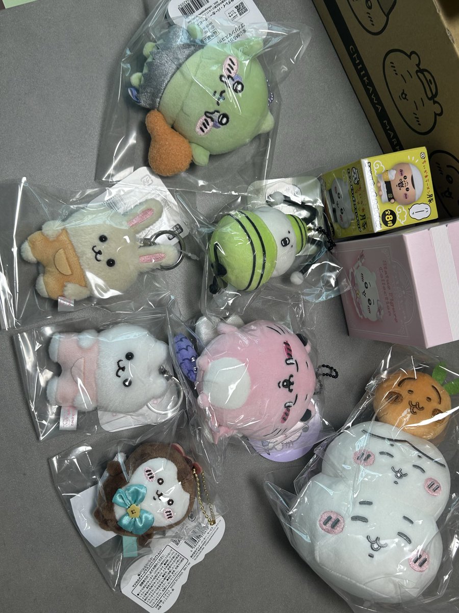 bxkseul's tweet photo. 일주일 전에 온 거지만 ㅜ  더 시키고 싶은데 월급이 아직임.. 쇼핑 중독 https://t.co/J8Bxnp7rFg