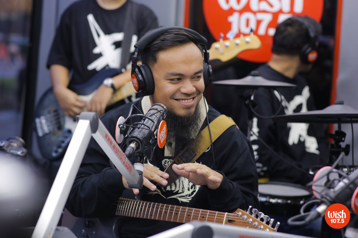 wish1075's tweet photo. Team Payaman's Kuya Inday and Pinuno brought their latest track, "Balang Araw," to the Wish 107.5 Bus. https://t.co/QE3ELwg1ig