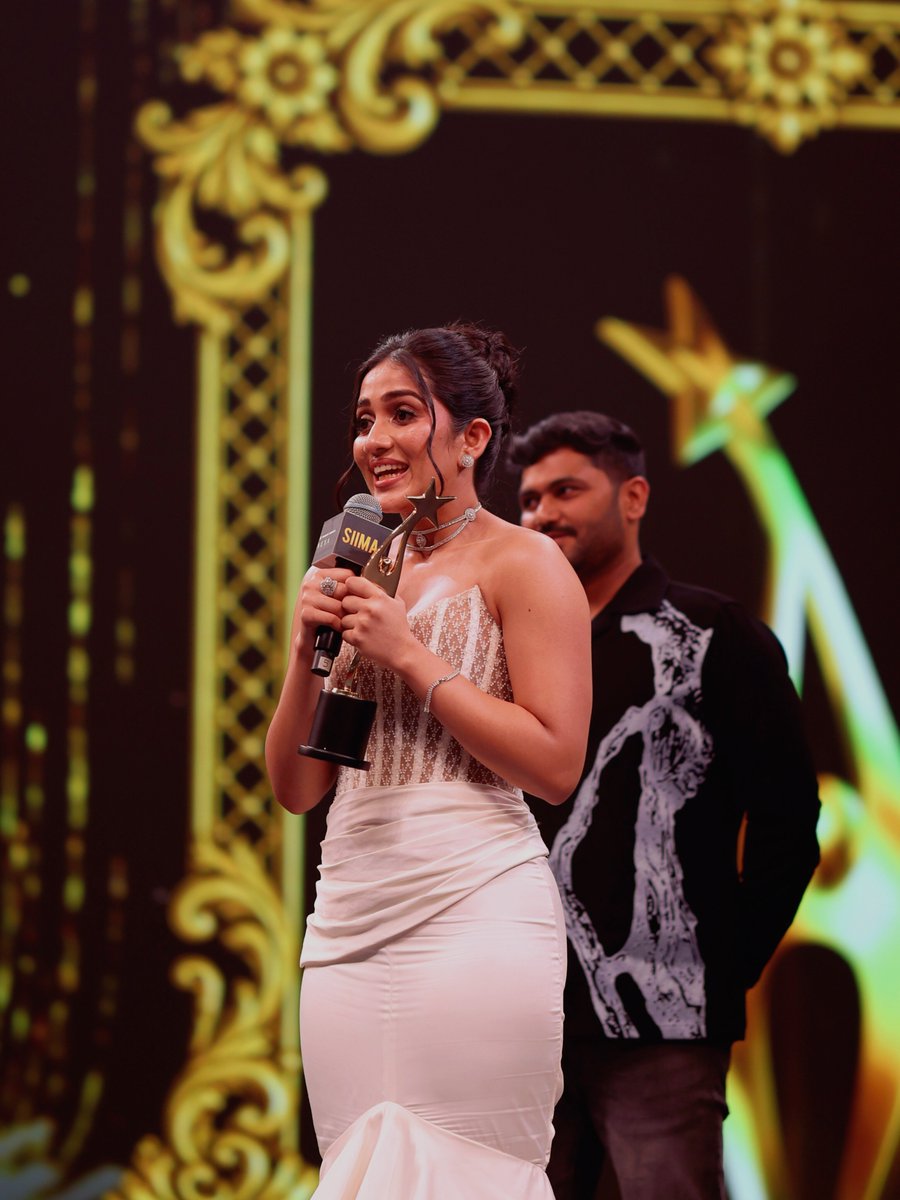 siima's tweet photo. Candid moments of @SakshiMhadolkar as she celebrates a special milestone, winning the Promising Newcomer in Telugu. ✨🏆

A beautiful beginning to a journey and many more moments to come. ❤️

#NEXASIIMA2026 #SIIMA2026 #SakkshiMhadolkar #CandidMoments #SouthCinema https://t.co/7u6N4nJKtt