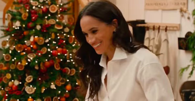MirrorRoyal's tweet photo. Meghan launches £195 Christmas hamper as she expresses gratitude for her brand https://t.co/GDAqWaM2wc https://t.co/0tu9tcS30t