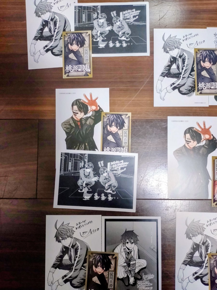 erimama_1's tweet photo. ん？？どゆこと？？

ノーリサーチだったけど、アニメイト以外でも特典いっぱいつくのか⁉️💦
仕事帰りに🍑👹新刊の在庫は期待せずにふらっと寄ったら、何かフェア中で特典付くみたいで💦
とりあえずパニックの中、真澄隊長と無陀セン確保‼️
真澄隊長に夢中になり過ぎて、肝心の新刊は買わず、という…w https://t.co/ewYIXpIKoe