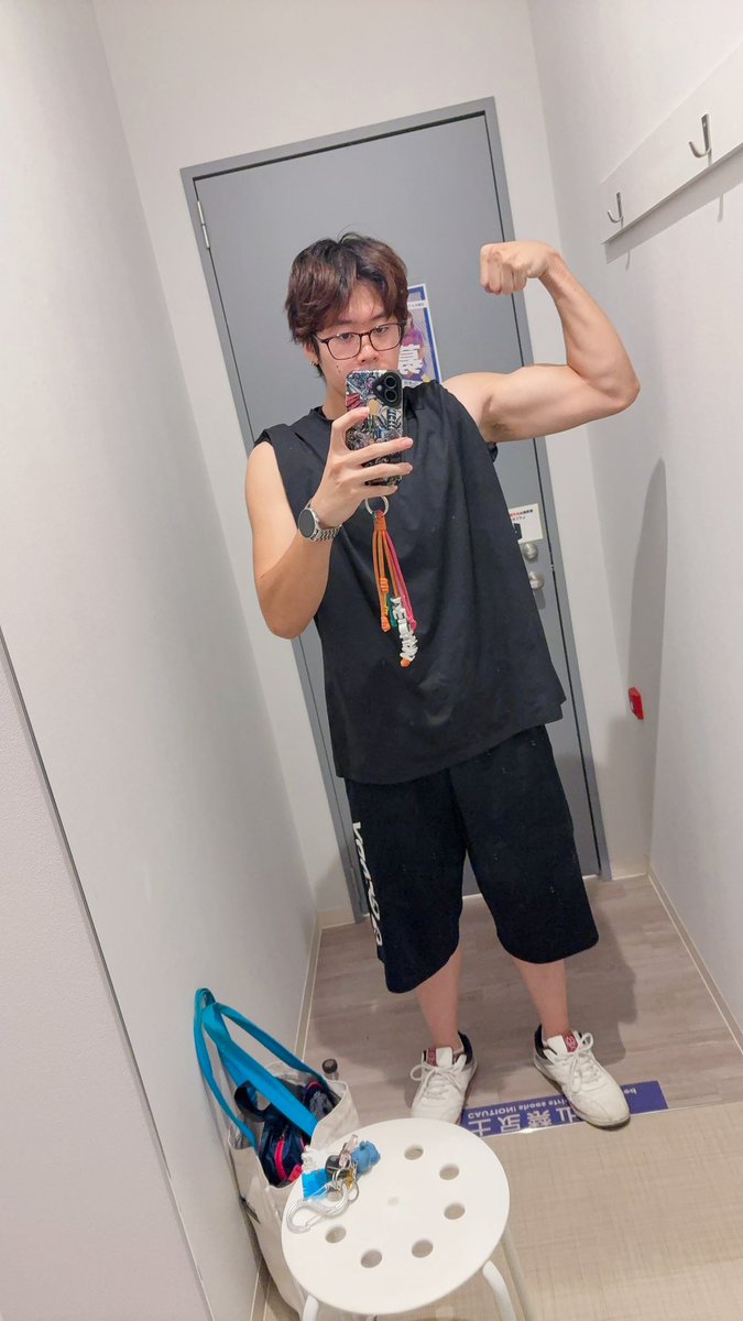 rnrn0118's tweet photo. 今日は行ってきたー
スクワットが105kg5回できた！
ベンチプレスは70kg2回だった
まぁまぁそう言う時もあるけど全然上がらんやん俺！いつになったらだんだん成長するんだよ！w
今日も頑張った！ https://t.co/2ACzzLulu5