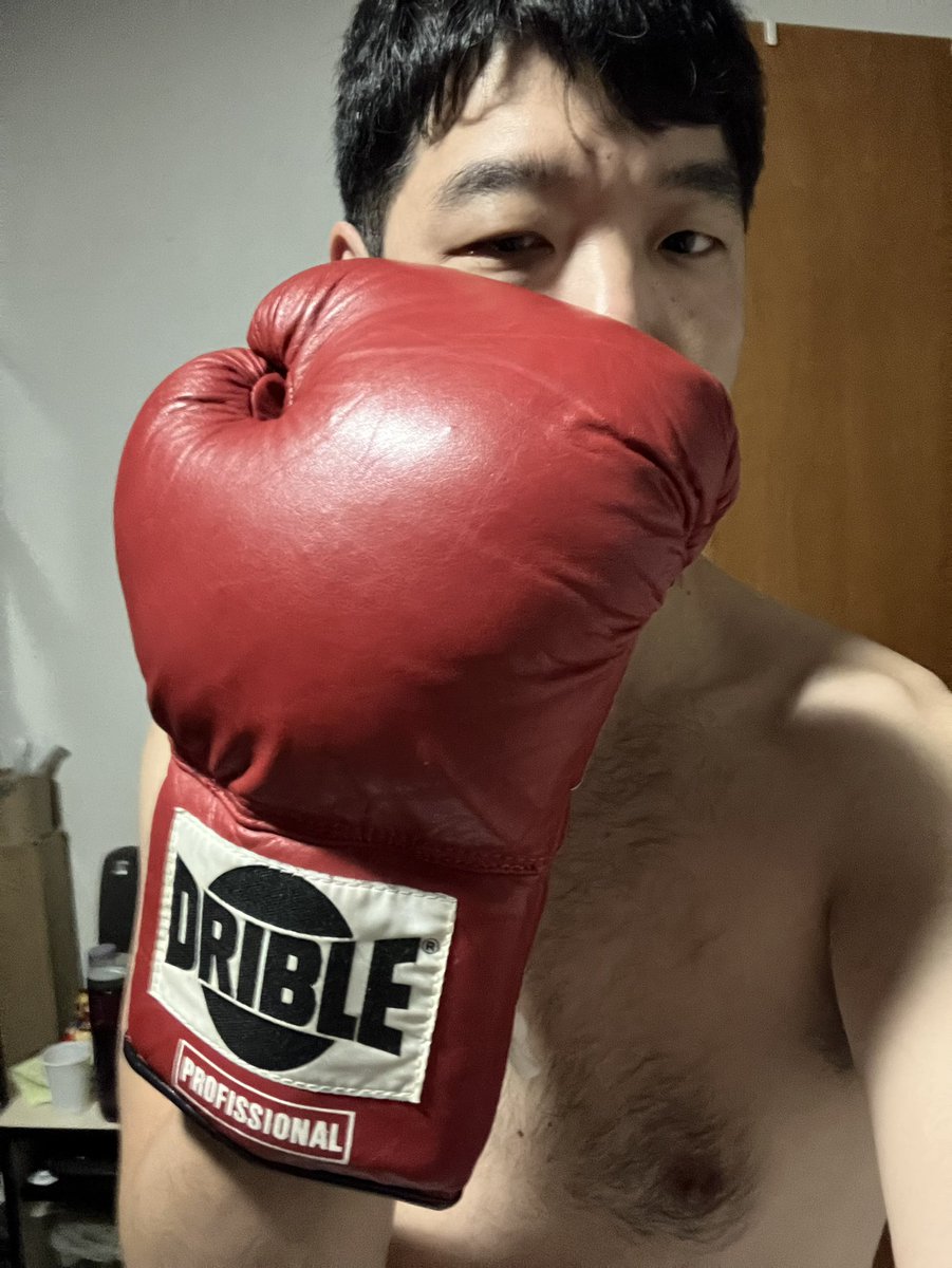 joeboxerbr's tweet photo. Let's box? You will feel the taste of my gloves #gayboxing #agonophilia #ボクシング #boxinggloves #gayboxe https://t.co/UrGkjugN6h