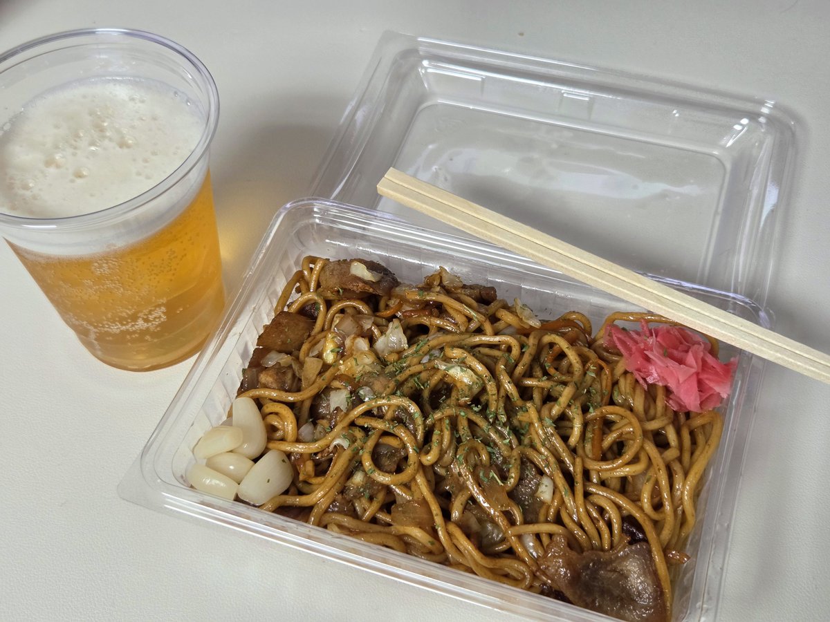 keuag10872702's tweet photo. 맛있는 포장마차 가득가득
타코야키
스키야키
케밥에~
테리테리소스의 야키소바~~ https://t.co/JHBrfA4jv8