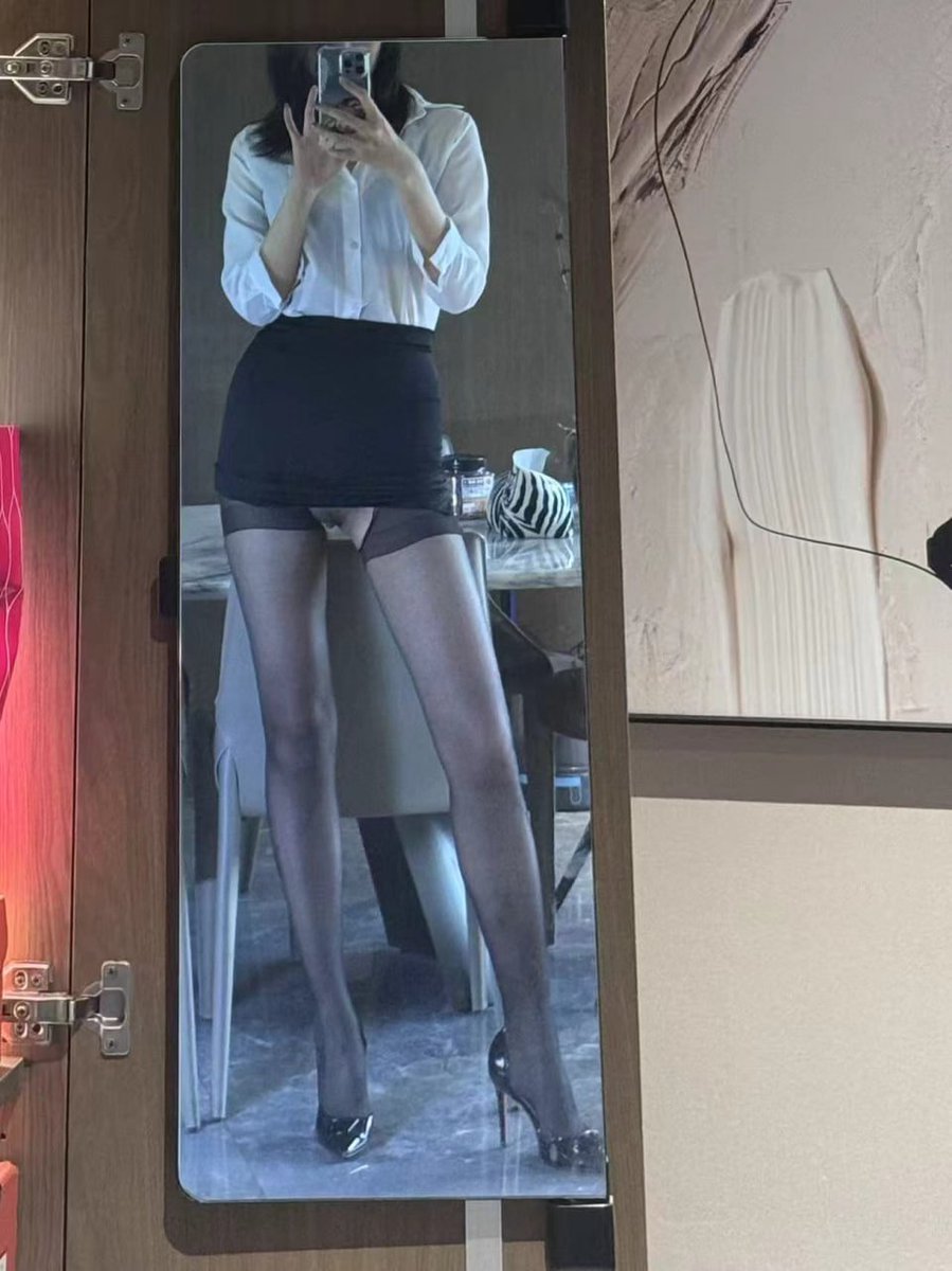 EmilyThomadiem's tweet photo. 为什么要一定要加微信呢？加qq不行吗？ 
这里怎么都是机器人和老外啊？  有中文圈的真人能刷到我吗？  点个关注 交个朋友 https://t.co/TQAutVAHK4