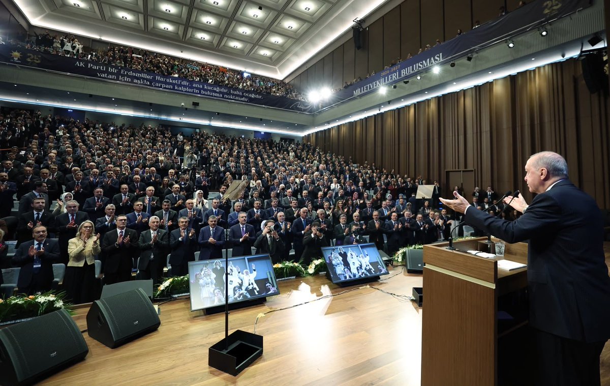 latifselvi42's tweet photo. Genel Başkanımız ve Cumhurbaşkanımız Sayın @RTErdogan ’ın teşrifleriyle düzenlenen AK Parti Milletvekilleri Yasama Yılı Açılış Toplantısı’na katıldık. 

Açılış programımızda partimize katılan İzmir Büyükşehir Belediye başkanı @drcemiltugay 'a hoşgeldin diyor, çalışmaşarında başarılar diliyorum.