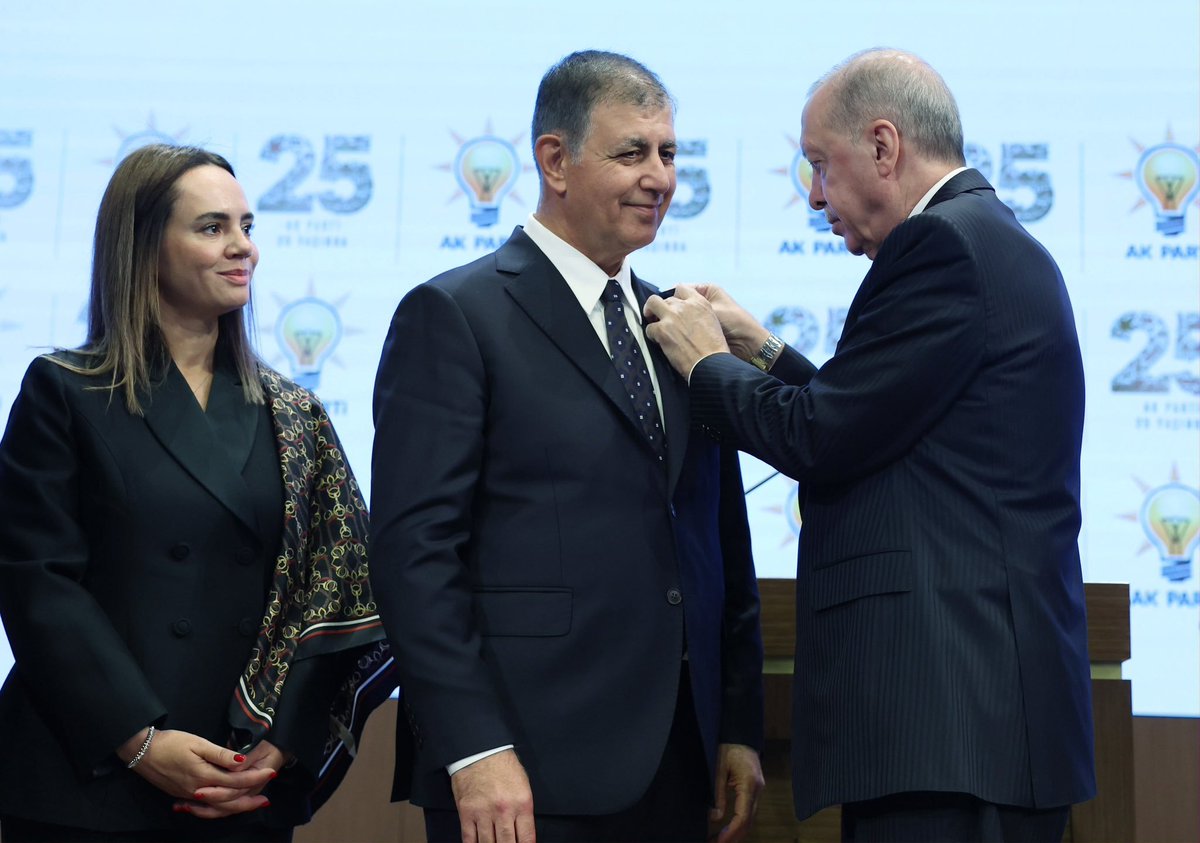 latifselvi42's tweet photo. Genel Başkanımız ve Cumhurbaşkanımız Sayın @RTErdogan ’ın teşrifleriyle düzenlenen AK Parti Milletvekilleri Yasama Yılı Açılış Toplantısı’na katıldık. 

Açılış programımızda partimize katılan İzmir Büyükşehir Belediye başkanı @drcemiltugay 'a hoşgeldin diyor, çalışmaşarında başarılar diliyorum.