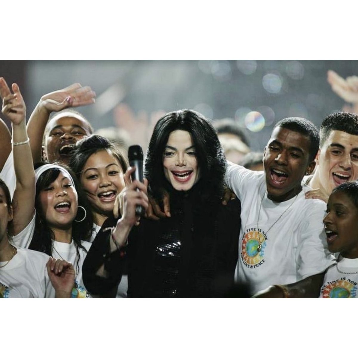 tafkaay's tweet photo. ✅Crowd nonstop cheered Michael Jackson at World Music Awards
❌Media said they booed

✅Invincible debuted No1 in 13 countries and went double platinum in 8 weeks
❌Media said it flopped 

✅Biopic became highest-grossing film of 2026 and 1st biopic ever to cross one billion-dollar 
❌Media focused on other films

❌Rotten tomatoes said 27%, lowest ever
✅Audience score said a whopping 97%, highest ever 

✅Jury verdict said: Not Guilty 
❌Media keeps recycling allegations & making new mockumentaries

Just because you read it 
Don’t make it factual. 

Be careful what you read.
The lie becomes the truth.