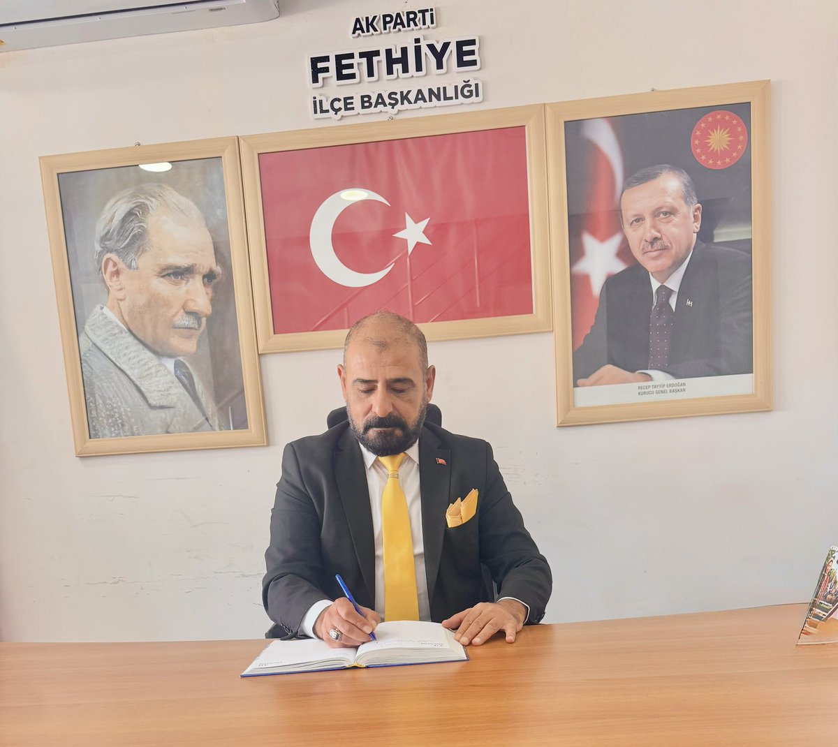 Celalgoger's tweet photo. Ak Parti Fethiye İlçe Teşkilatımız da, 
Amasız… Fakatsız… Çıkarsız… Beklentisiz… Hesapsız… 
kıymetli hemşehrilerimize hizmet etmek için Nöbetçiyiz.

@RTErdogan 
@Akparti 
@abuyukgumus 
@eyupkadirinan https://t.co/FfFvbsUZRt
