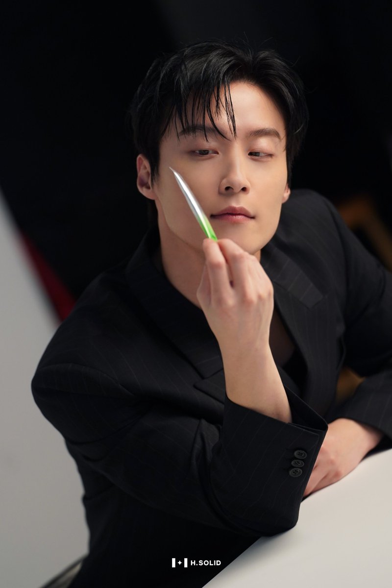 heonamjunTH's tweet photo. ภาพเบื้องหลังการถ่ายทำ #Heonamjun X Gluet
จะลุคสีขาวหรือลุคสีดำก็หล่อมาก🥰
Cr. B.STAGE
#ฮอนัมจุน #허남준 #HeonamjunTH #Gluet https://t.co/zu1mQa5M4V