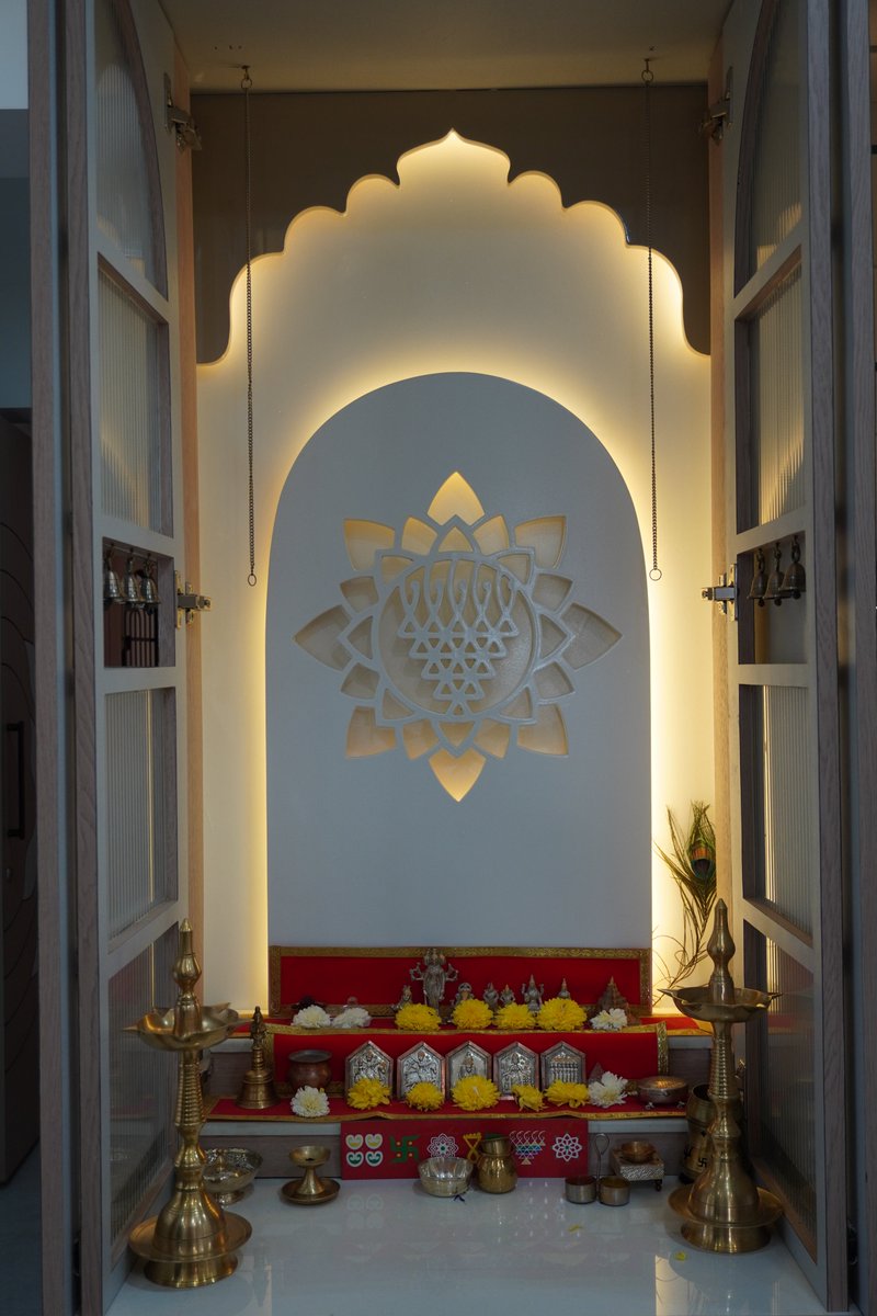 topinteriorsin's tweet photo. DESIGNED FOR EVERYDAY ELEGANCE

Designed by Ar. Vinaya Dhone of Anantaay Design Studio, this residence brings together warm lighting, refined woodwork, soft neutral tones, and thoughtful detailing to create a space that feels personal and inviting. https://t.co/XnQpZccPVO