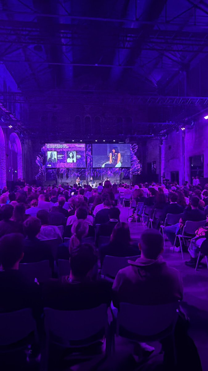 vento_ventures's tweet photo. Are we still discussing the topic: “Women in the ecosystem”?

Yes. We wish it was old fashioned but it’s basically too contemporary to be left out of an event like Wave.

Our CEO Diyala D’Aveni talked about it in a conversation with @donatellasciuto, Rector of Politecnico di Milano, moderated by @ferrazza.