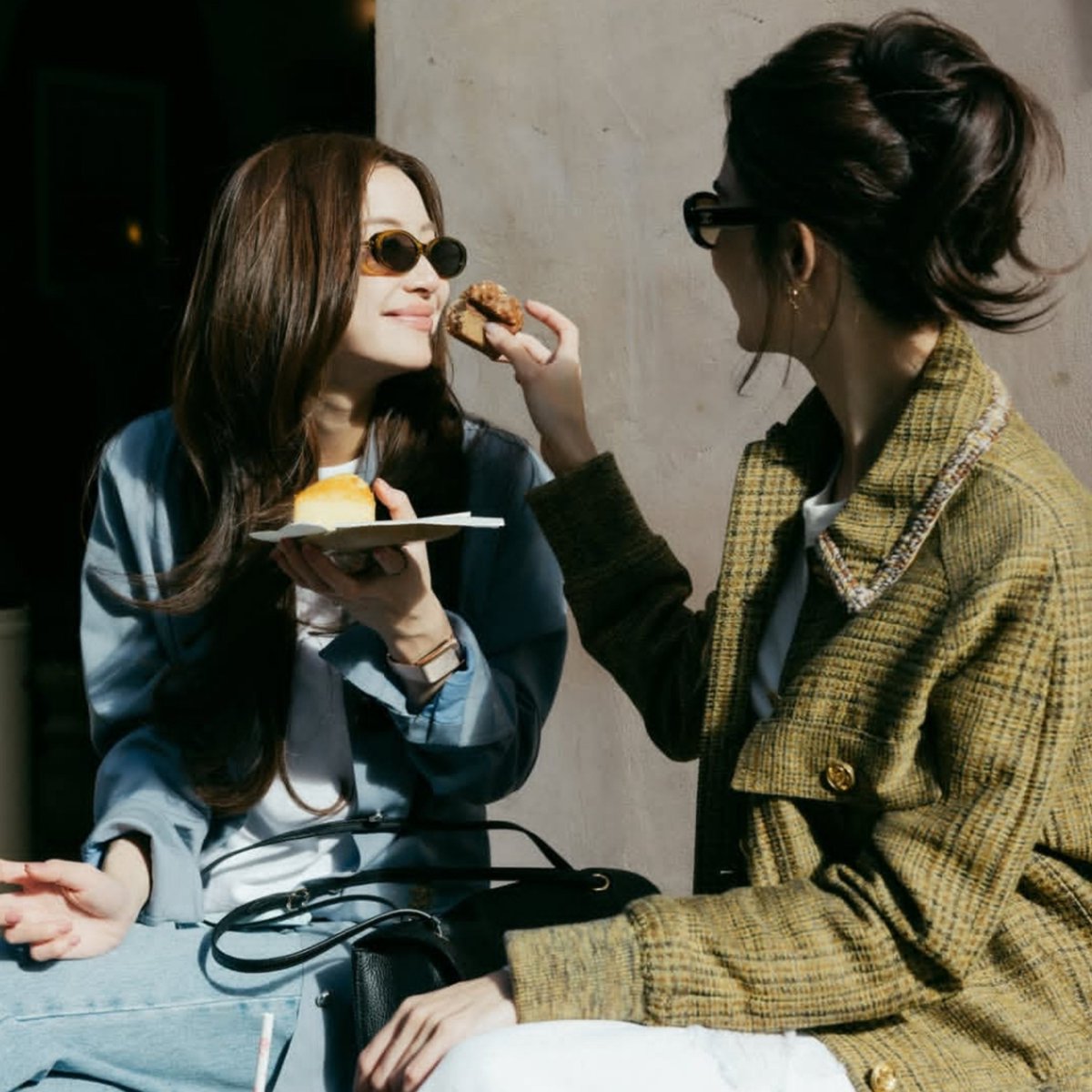 kimcuy_'s tweet photo. ok ok ok kakak ini pcrn 

#CHANELSS27xLenaMiu
#LalinaLena #MiuNatsha 
#CHANELSpringSummer #CHANEL #PFW https://t.co/UtDoeyGoXg