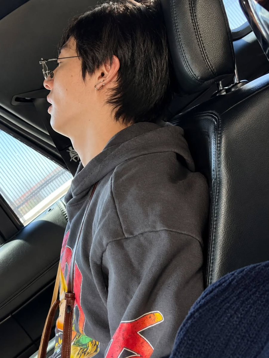 Goldenboy_JKOOK's tweet photo. 😴🐰 🐯 🫥 https://t.co/V6gkiK3RUj