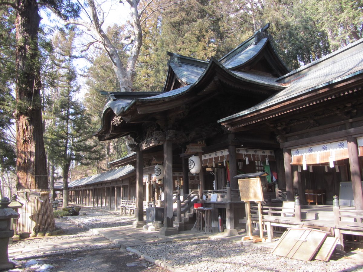 silkrenka's tweet photo. 先日の「先宮神社」に続いて、今回も諏訪の神話と関わりの深い神社ですわ！　上諏訪の「手長神社」ですわ〜！　手摩乳命（てなづちのみこと）をお祀りする神社で、江戸時代は高島藩の総鎮府として手厚く信仰されました。こちらも諏訪大社の建御名方神がやってくる以前から鎮座していた神といいます！ https://t.co/uAfaZfrCze