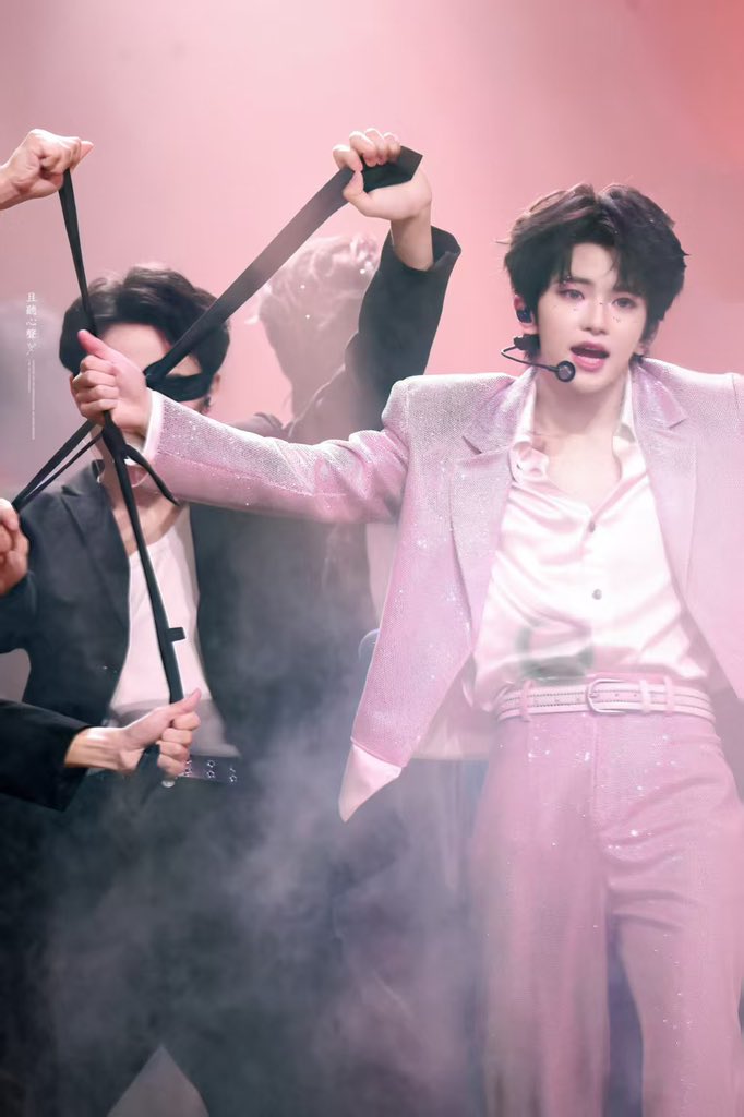 Kalsookvvnp's tweet photo. 처음 맞이하는 영화제 무대, 떨림보다 더 큰 열정을 가진 무즈청이 정말 자랑스러워요

MUZHICHENG IN BUSAN

#MUZHICHENGinBIFF
#무즈청연기 https://t.co/FyyfrHXDDA