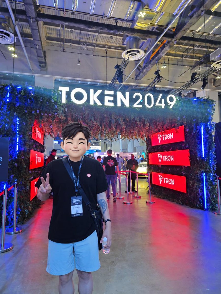 starxnetworknew's tweet photo. 🌍💜 VERY LABS is expanding its global reach at TOKEN2049 in Singapore!

COO Jae is meeting crypto industry leaders to explore new partnerships and opportunities for VeryChat’s Web3 ecosystem. 🚀

Big things could be ahead for #VeryChat and $VERY! 👀

#TOKEN2049 #Web3 #Crypto https://t.co/OcrEUMtAhL