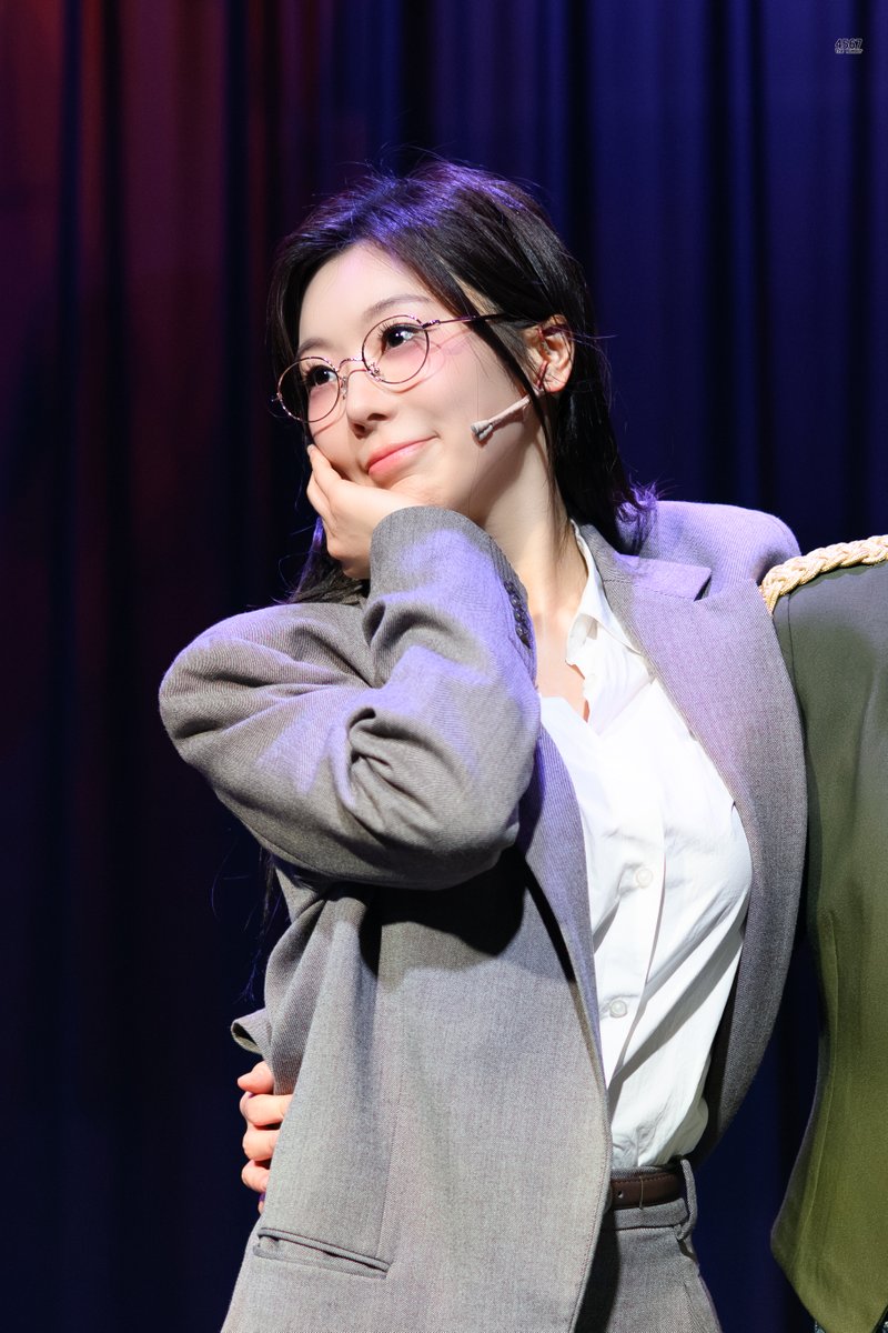 4567_EHMJ's tweet photo. 20261004

까라마조프의 자매들 - 무대인사

이반役 #전민지 배우님 https://t.co/HNSeXrVY8C