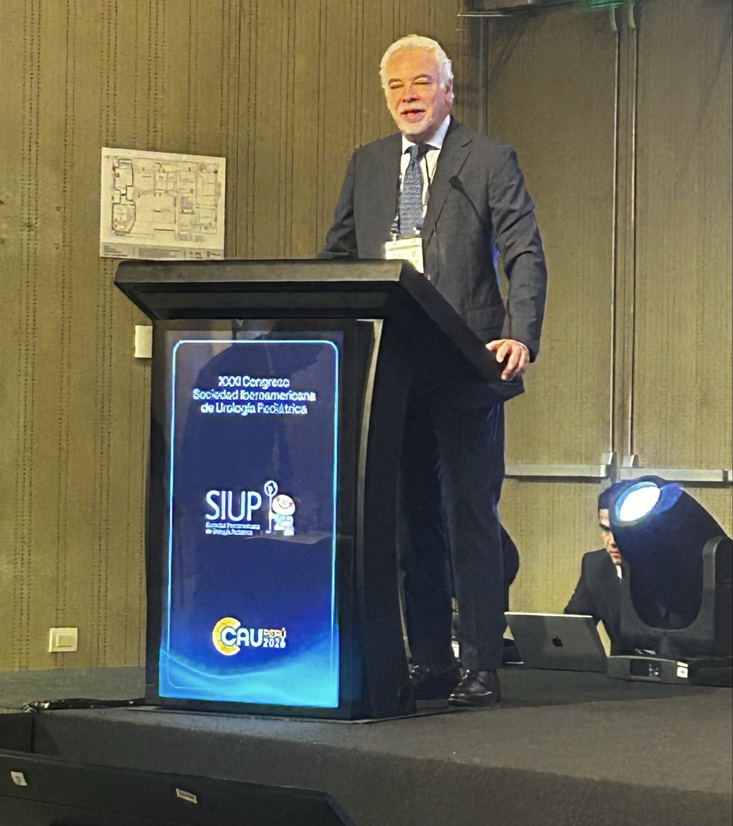 CAU_URO's tweet photo. Damos la Bienvenida a todos los
Miembros @siupurol a el congreso #CAULima2026. Ceremonia Inaugural de la mano del Dr. Hamilton Zampolli Secretario General CAU y la Dra. Ana Bujons @BujonsTur  Presidente @siupurol . https://t.co/tASTMqMQnW