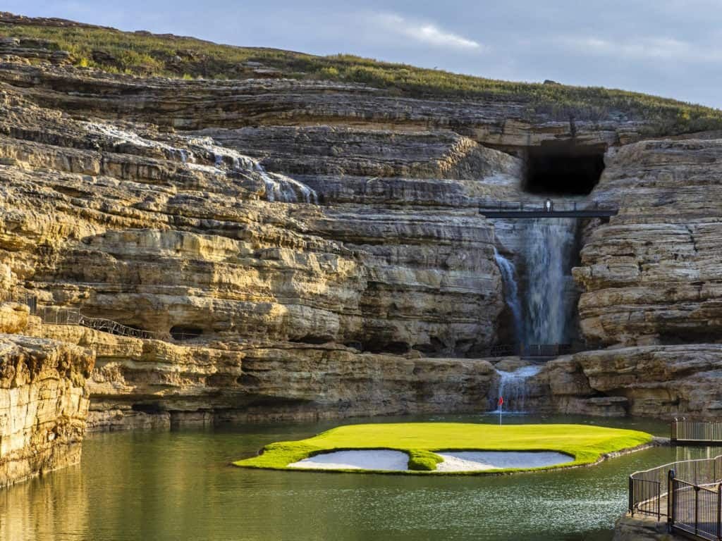 AlySinclair11's tweet photo. A free round of golf for four at Payne’s Valley is up for grabs! All you have to do is guess how many balls landed in the water on the 19th hole over the past 12 months. ⛳️😄 https://t.co/Ms6phCJzlg