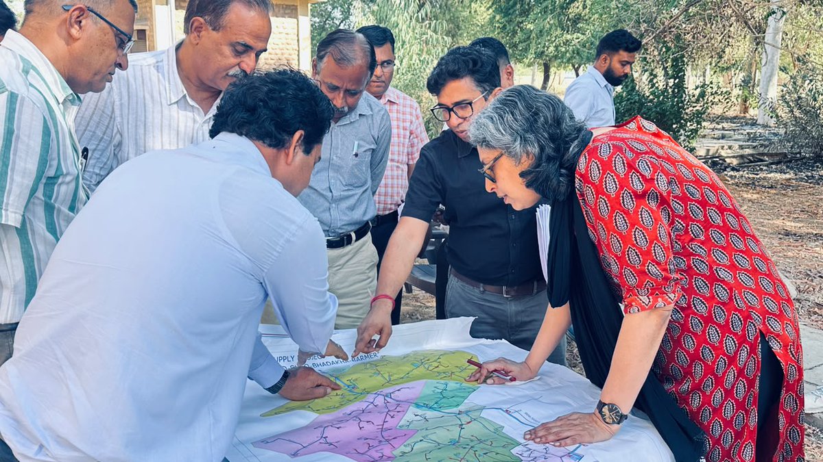 BarmerDm's tweet photo. बाड़मेर लिफ्ट पेयजल परियोजना का निरीक्षण, सुचारू जलापूर्ति सुनिश्चित करने के निर्देश
जिला कलक्टर ने जलदाय विभाग के अधिकारियों के साथ बाड़मेर लिफ्ट पेयजल परियोजना का निरीक्षण  किया
https://t.co/4WMgJypCUm
@DIPRRajasthan 
@RajGovOfficial 
@RajCMO https://t.co/Bn78L8D4W7