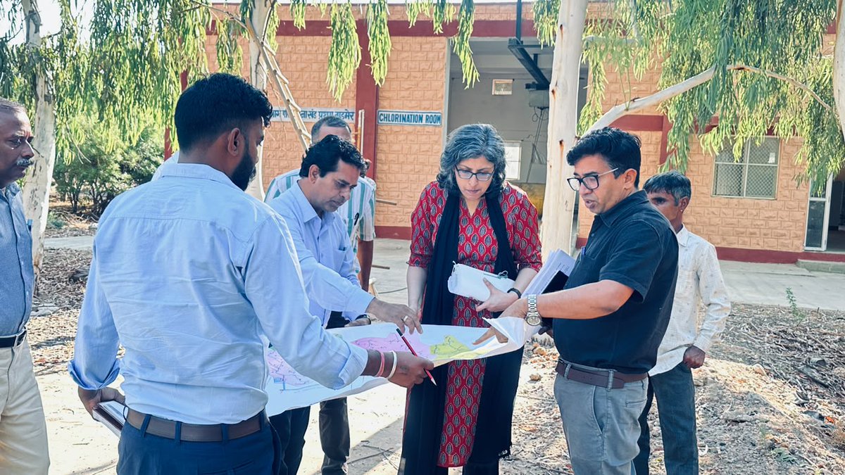 BarmerDm's tweet photo. बाड़मेर लिफ्ट पेयजल परियोजना का निरीक्षण, सुचारू जलापूर्ति सुनिश्चित करने के निर्देश
जिला कलक्टर ने जलदाय विभाग के अधिकारियों के साथ बाड़मेर लिफ्ट पेयजल परियोजना का निरीक्षण  किया
https://t.co/4WMgJypCUm
@DIPRRajasthan 
@RajGovOfficial 
@RajCMO https://t.co/Bn78L8D4W7